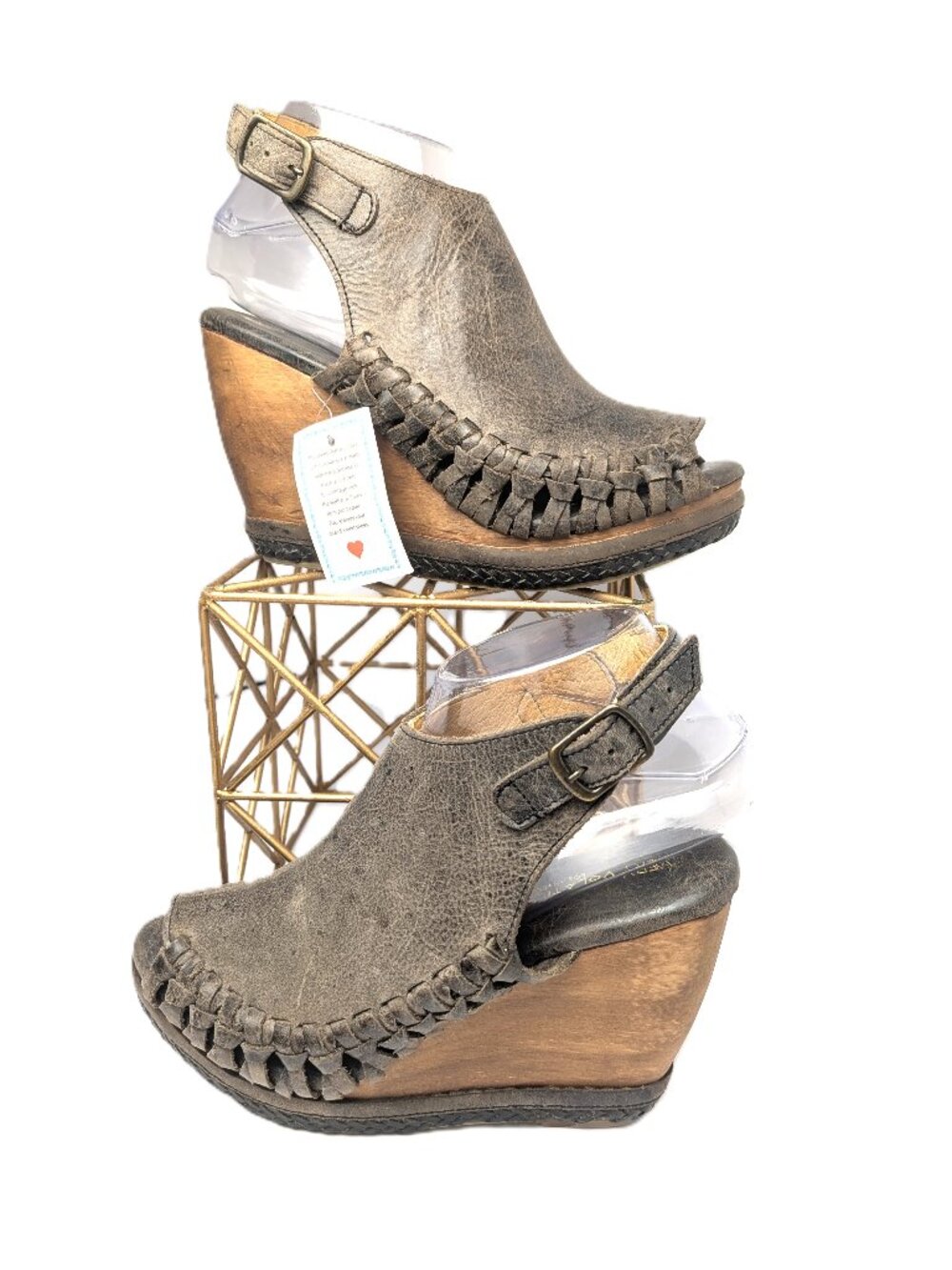 Very Volatile Los Angeles Brown Leather Wedge Sandals. Size 8 Wood Wedge NWT